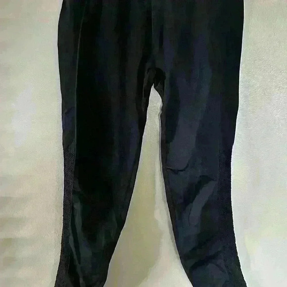 Black Fabletics high wasted leggings with side panel, size medium - Picture 2 of 6